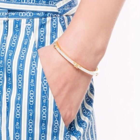 TORY BURCH LACQUERED RAISED LOGO STACKABLE BRACELET - Picture 4 of 4